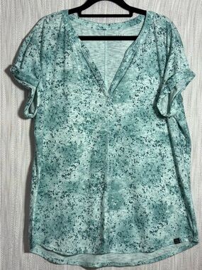 L.L. Bean Seafoam Green Speckled V-Neck Short Sleeve Tee